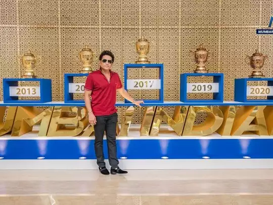 क्रिकेटर सचिन तेंडुलकर मुंबई इंडियन्सच्या गोटात दाखल