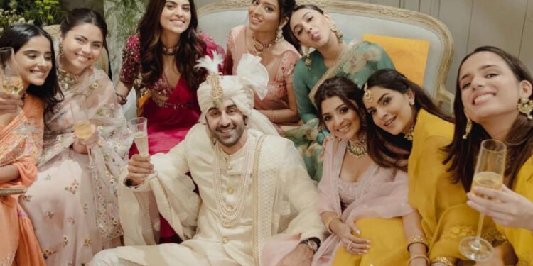 लग्नानंतर आलियाच्या मैत्रिणींसोबत व्यस्त आहे रणबीर