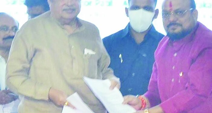 केंद्रीय रस्ते निधीतून जिल्ह्यातील मार्ग व उड्डाणपुलांना मंजूरी द्या !