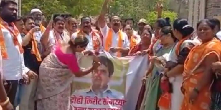 सोमय्यावर गुन्हा दाखल करण्यासाठी शिवसेनेचे आंदोलन