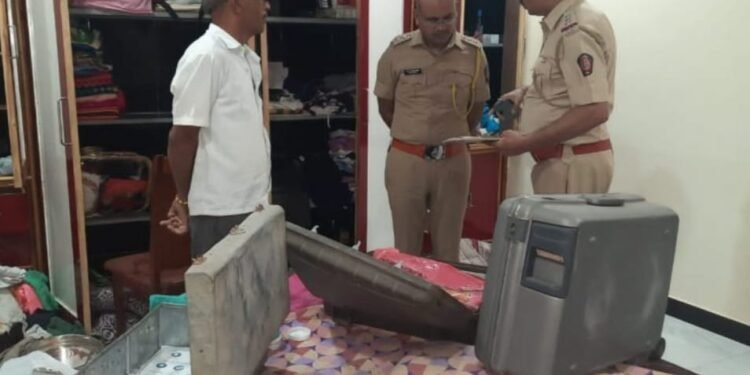 सोन्याच्या दागिन्यासह लाखो रुपयांची चोरी