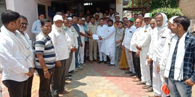 धरणगावात महाविकास आघाडीतर्फे जाहीर निषेध