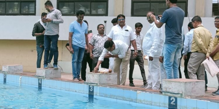 जळगावात घ्या आता पोहण्याचा आनंद