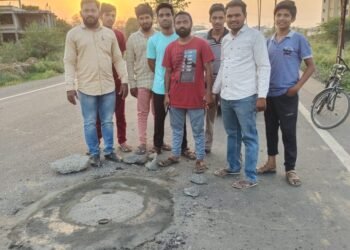 कानळदा रस्त्यावरील प्रशासनाने काढली ड्रेनेज