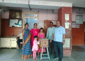 रिमांड होम मध्ये शैक्षणिक साहित्य व खाऊ वाटप