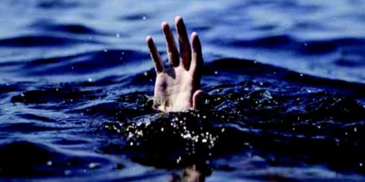 पाण्याचा अदांज न आल्याने तरुणाचा पाण्यात मृत्यू