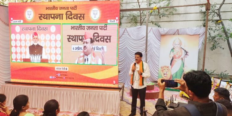 जळगावात भाजपचा वर्धापनदिन उत्साहात साजरा