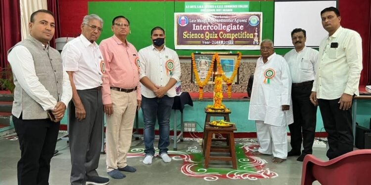 चाळीसगाव महाविद्यालयात विज्ञान प्रश्नमंजूषा स्पर्धेचे उदघाटन