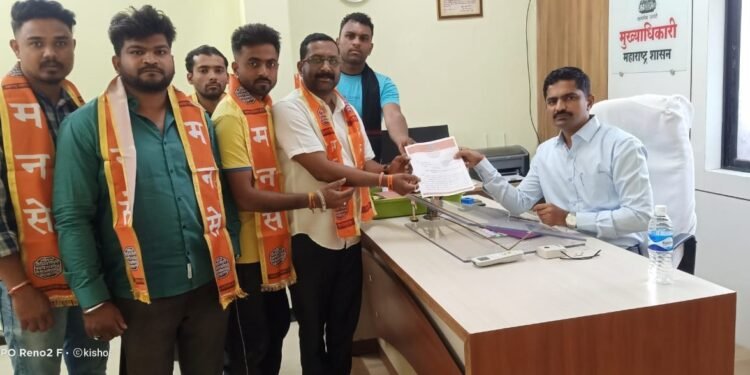 घरकुल लाभार्थ्यांचे पैसे मिळण्या संदर्भात निवेदन