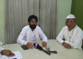 पोलीस निरीक्षक पाटलांना निलंबित करा – जळकेकर महाराज