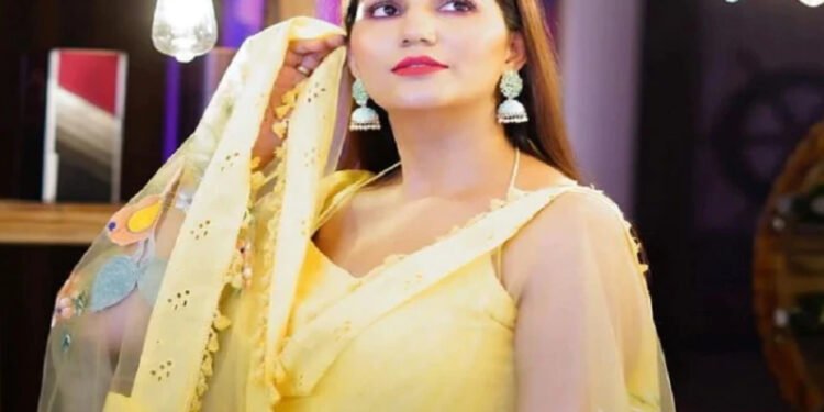 चाहते घायाळ ; चौधरीचा पहिल्यांदाच इतका बोल्ड लूक