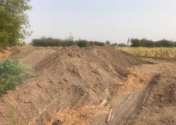 चोरटी वाळू वाहतूक करणाऱ्या दोघावर गुन्हा दाखल