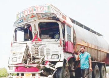 धक्कादायक : दुधाच्या ट्रकचा भीषण अपघातात पाच जण जागीच ठार !