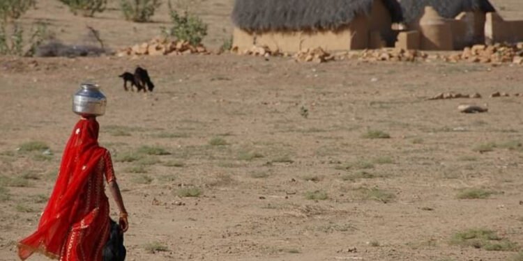 ऐकावं ते नवलच ! दोन बायकांचा दादला. एक घरवाली तर एक….