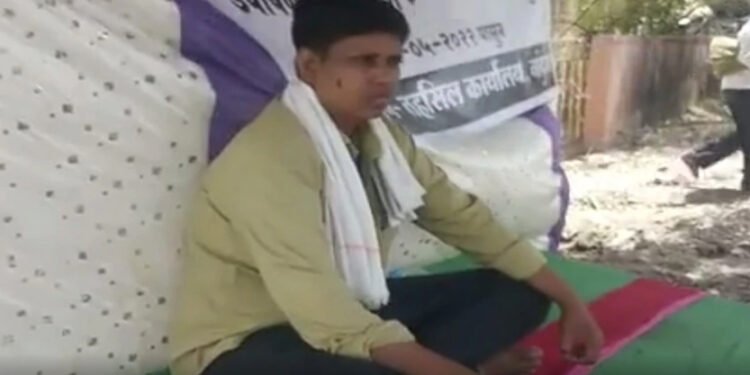 …बायकोने असे काही केले कि नवरा बसला उपोषणाला