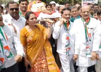 राष्ट्रवादीचे महागाई विरोधात प्रतिकात्मक अंत्ययात्रा