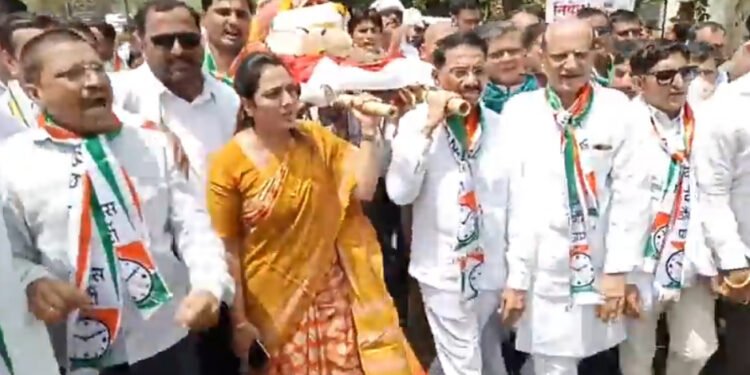 राष्ट्रवादीचे महागाई विरोधात प्रतिकात्मक अंत्ययात्रा