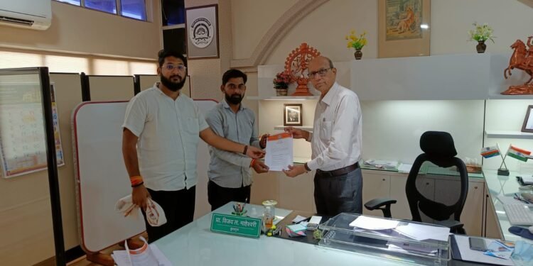 मनसेचे कुलगुरूंना विविध समस्येबाबत निवेदन