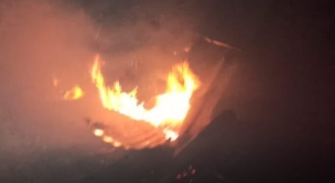 पहाटेच्या सुमारास फर्निचर दुकानाला आग