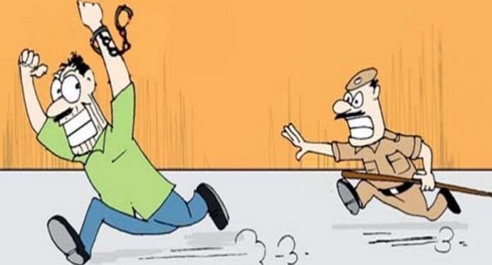 पोलीसांच्या हातावर तुरी देऊन कैदी पसार