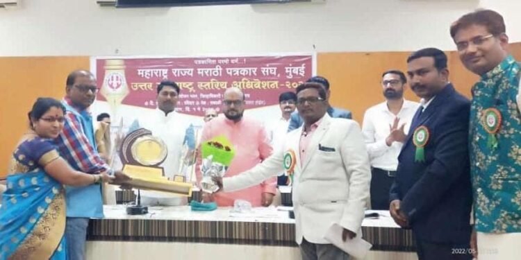 आल्हाद जोशी यांना जिवन गौरव पुरस्कार प्रदान