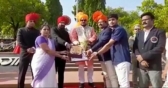 नरेंद्र पाटील यांना जिल्हा क्रीडा पुरस्कार प्रदान