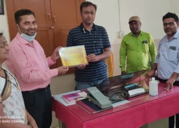 आरोग्य अधिकारी डॉ कमलेश तमखाने यांचा गौरव