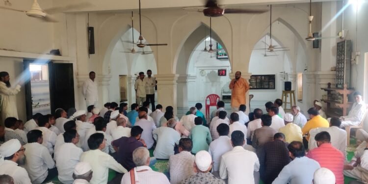 पालकमंत्री गुलाबराव पाटील यांच्या उपस्थितीत शीरखुर्मा कार्यक्रम