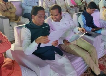 मंत्री रावसाहेब दानवेंशी आ. मंगेश चव्हाण यांची भेट