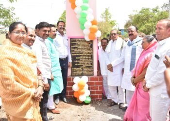 शिवणी येथे गाव प्रवेशद्वार लोकार्पण सोहळा
