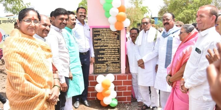 शिवणी येथे गाव प्रवेशद्वार लोकार्पण सोहळा