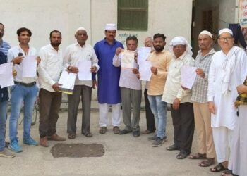 धर्मरथ फाऊंडेशनतर्फे रस्त्याच्या मागणीसाठी नागरिकांची स्वाक्षरी मोहीम