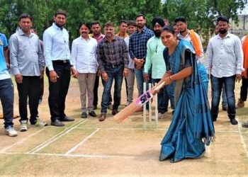 जळगावात नरेन्द्राशिष जळगाव प्रीमियर स्पर्धेचे उद्घाटन