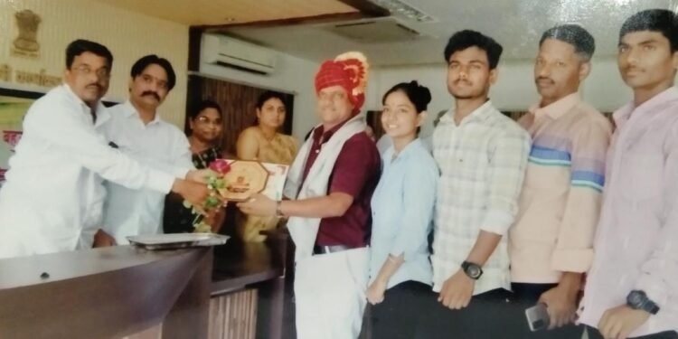 उमाजी गठरी यांना राज्यस्तरीय समाजभूषण पुरस्कार