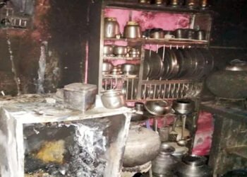 घराला आग ; संसार उपयोगी साहित्य खाक