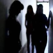 खळबळजनक ; जळगावात महिला घरातच चालवत होती कुंटणखाना