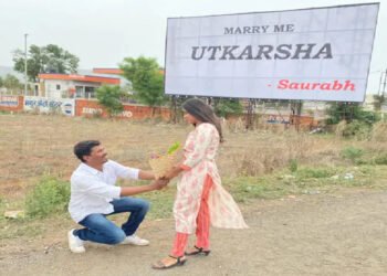प्रेमाचा नादच खुळा ! मुलीला प्रपोज करण्यासाठी चक्क…