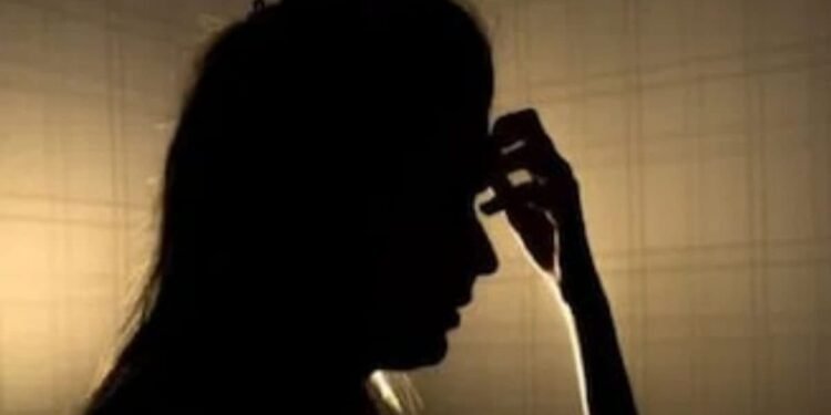 भयंकर ; पतीच्या मैत्रिणीला धडा शिकवण्यासाठी पत्नीने उचललं हे पाऊल