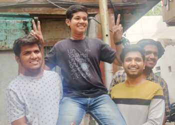 ना मेरीट ना फर्स्ट क्लास ; हा पठ्ठ्या काठावर पास