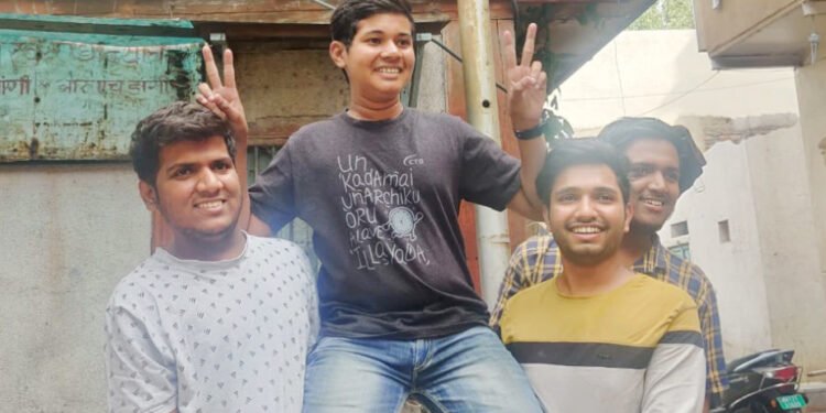 ना मेरीट ना फर्स्ट क्लास ; हा पठ्ठ्या काठावर पास