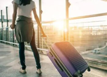 तरुणीने चिठ्ठी लिहून का सोडले घर ? बसेल मोठा धक्का