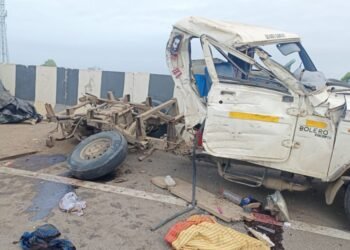 धक्कादायक : नशिराबाद जवळ भीषण अपघात ; चार ठार ; गाडयांचा झाला चुराडा