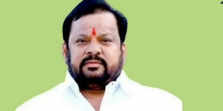 व्हायरला डायलॉगबाजी! : काय झाडी, काय डोंगार, काय हाटिल…