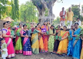 वटसावित्री पौर्णिमेला उमंग परीवाराकडून सलग 13 वर्ष पर्यावरणाचा जागर