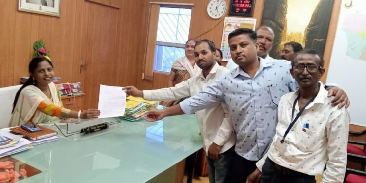 नवीन बांधकाम घरांचे सांडपाणी जुन्या रहिवाश्यांच्या घरात
