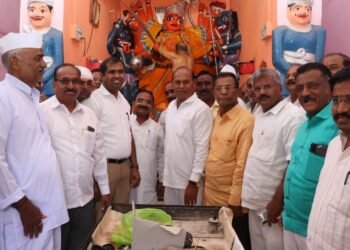 शंभर वर्षानंतर फुटला विकास सोसायटीचा प्रचार नारळ