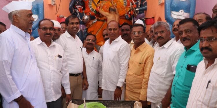 शंभर वर्षानंतर फुटला विकास सोसायटीचा प्रचार नारळ