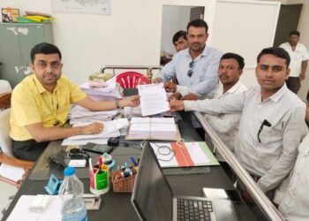 बंजारा समाजावरील अत्याचार विरोधात तहसीलदारांना निवेदन