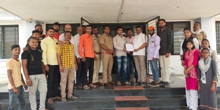 विश्व हिंदू परिषदेतर्फे तहसीलदारांसह पोलिसांना निवेदन