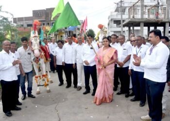 गुणवंत विद्यार्थ्यांची शेंदुर्णीत सवाद्य शोभायात्रा